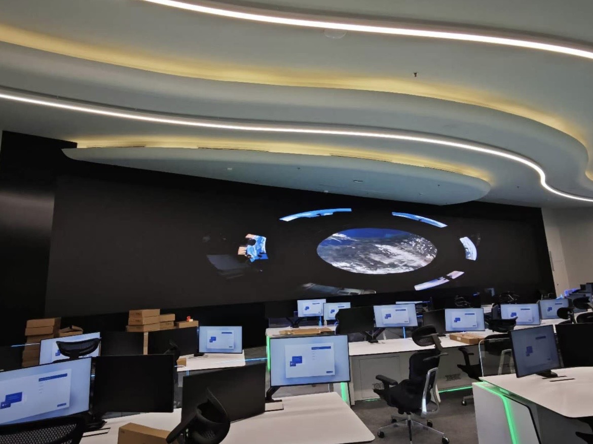 Buyer verifying a led display performance bond for the project