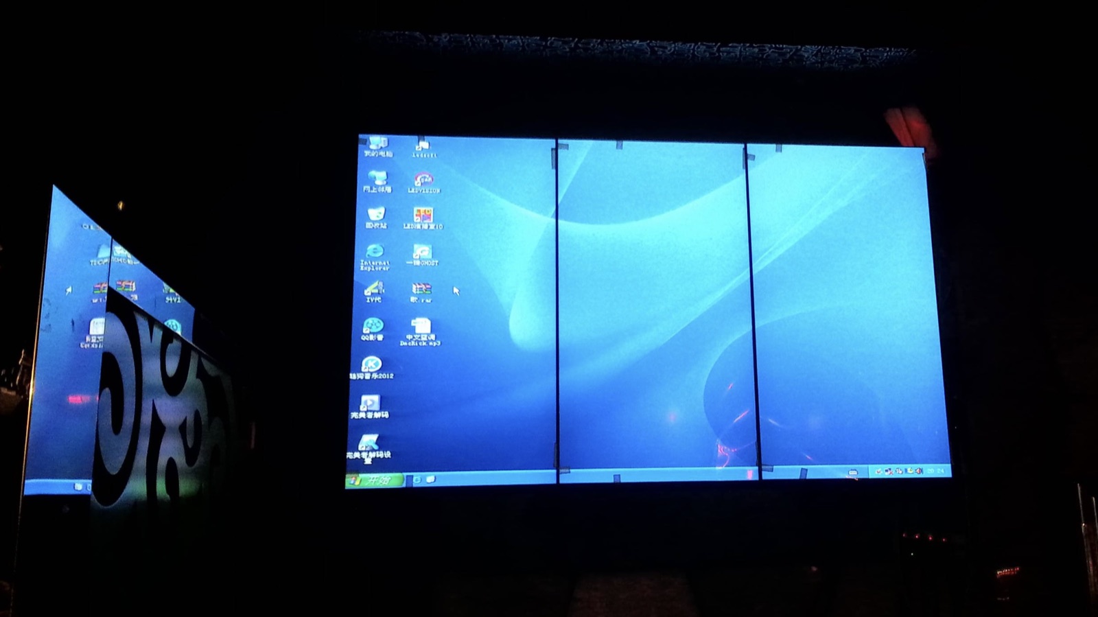 Large video wall in an indoor public building