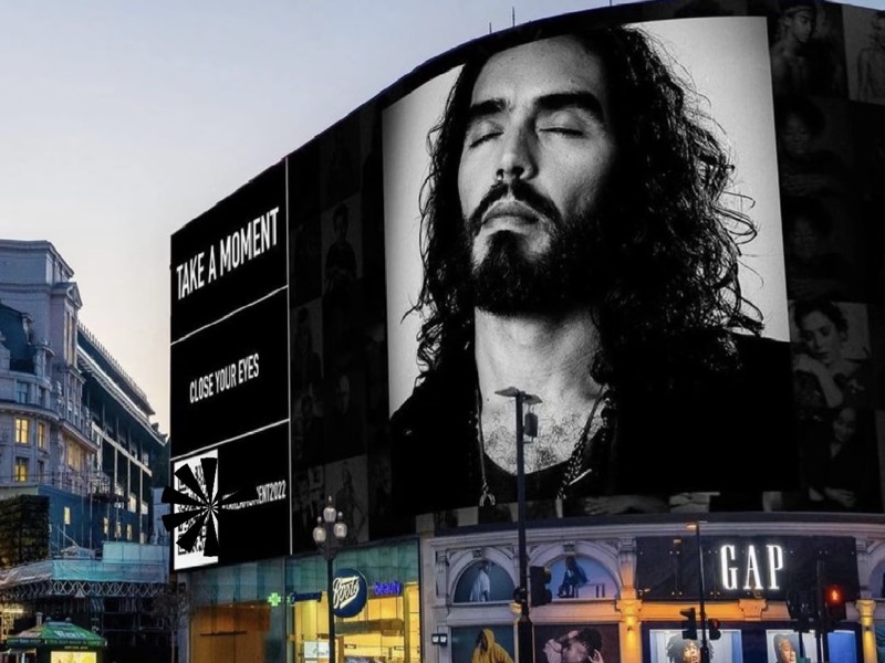 London Piccadilly outdoor curved LED advertising screen