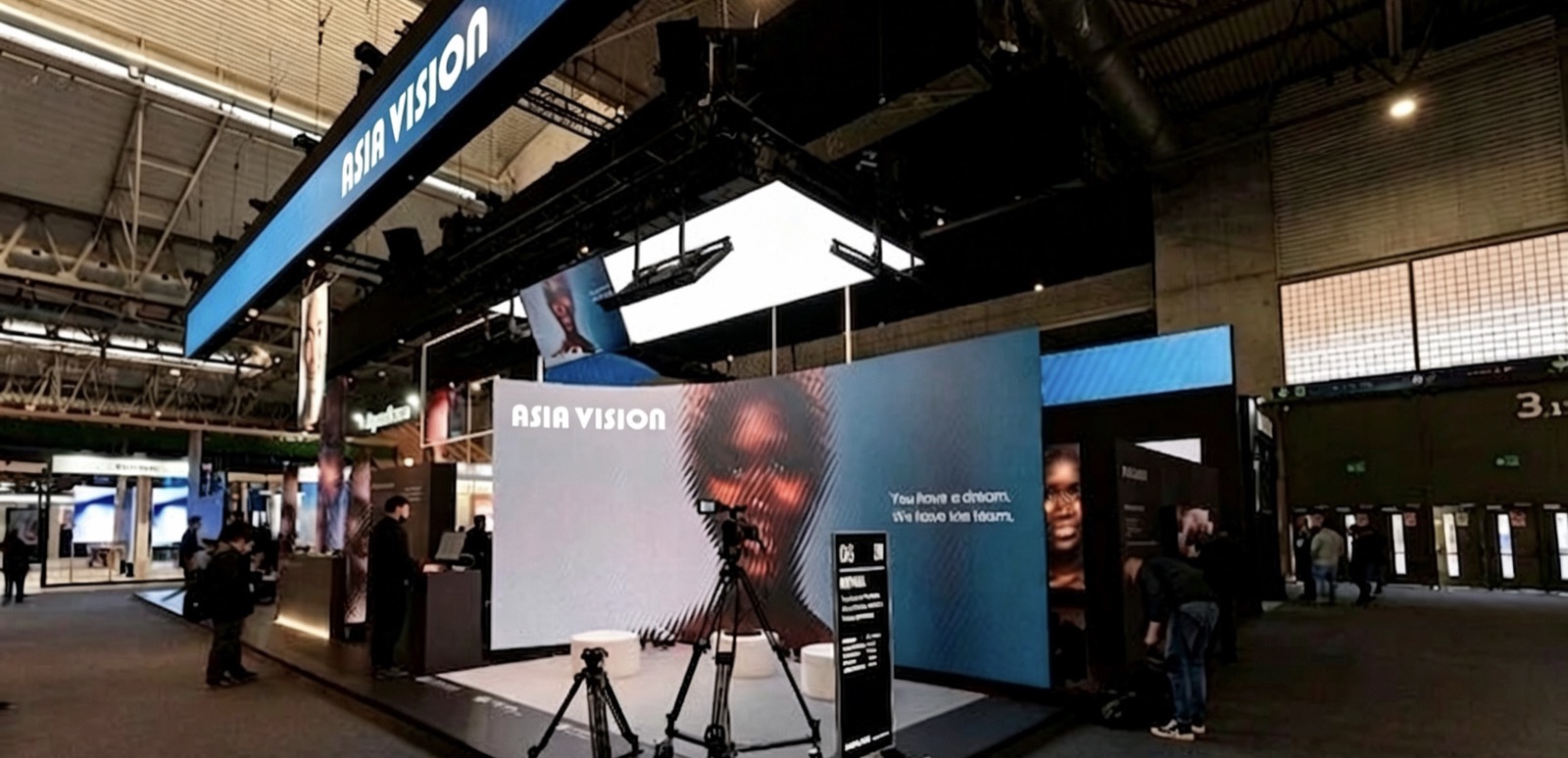 Weather Shelter & Public LED Display Guide 2026